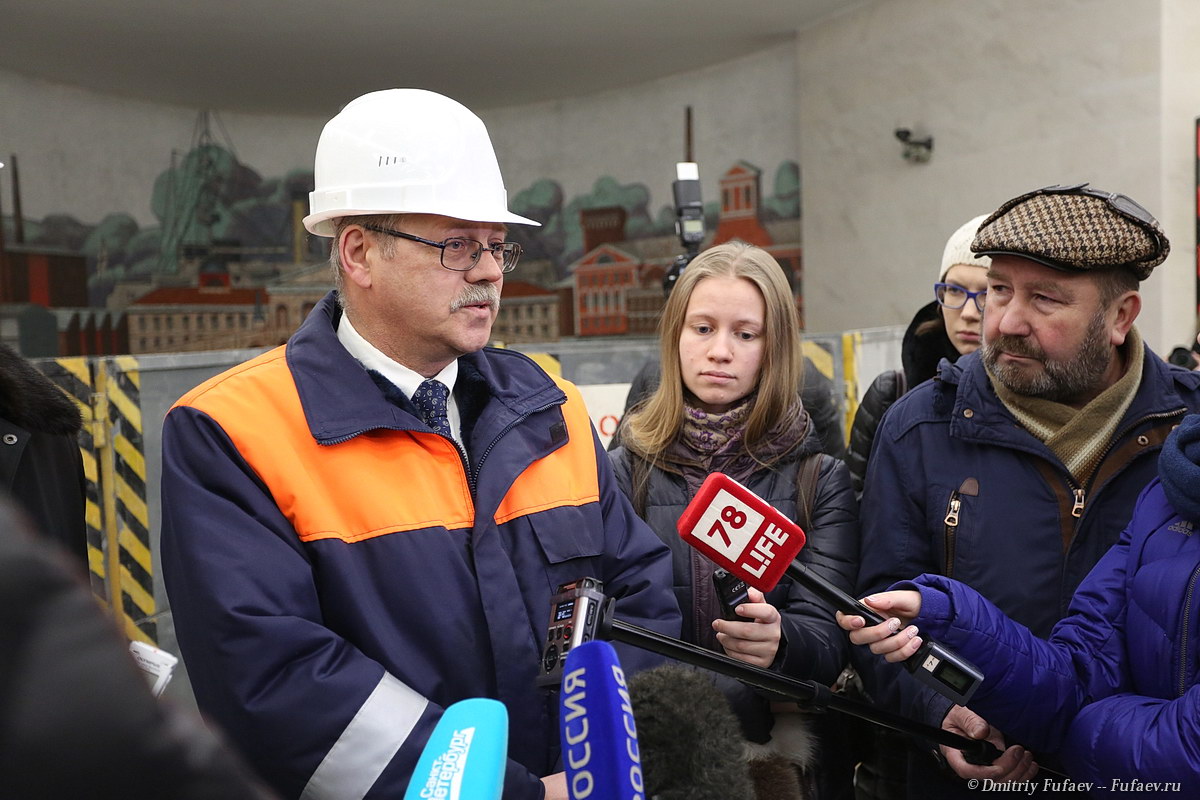 Алексей Мичурин во время интервью перед открытием станции метро Елизаровская