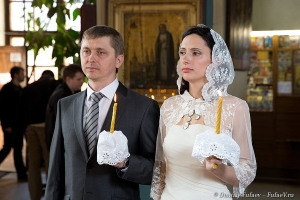 Венчание фото, жених и невеста со свечами фото Дмитрий Фуфаев