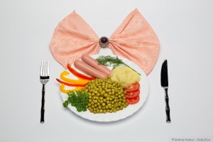 Реклама зеленого горошка, фотосъемка блюд, фото еды, зеленый горошек с сосисками и картофельным пюре