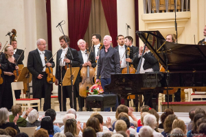 Александр Черноморченко (фортепиано) во время концерта в Большом зале филармонии им. Шостаковича. Фотограф на концерт Дмитрий Фуфаев.