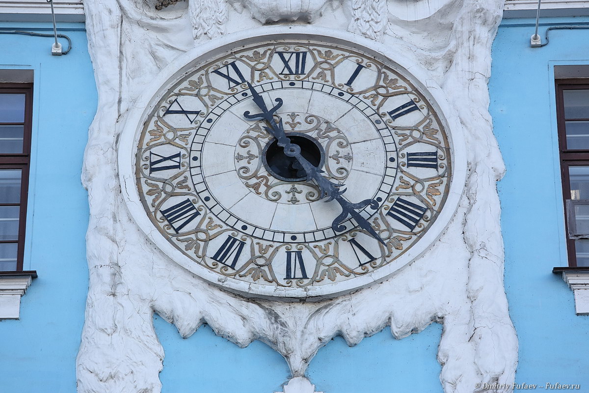 Нахимовские часы выполнены по эскизам А.Н. Бенуа
