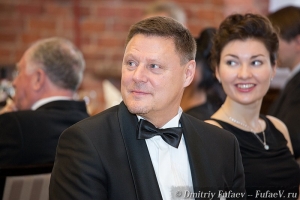 Портрет гостей за столом. Фотограф на юбилей, серебряную свадьбу, семейное торжество Дмитрий Фуфаев сохранит незабываемые и неповторимые мгновения.  Заказ фотографа на юбилей 8-911-008-22-13.