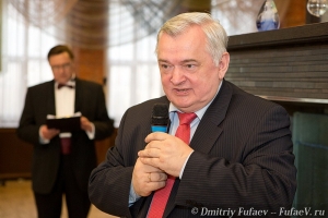 Портрет во время поздравления на серебряной свадьбе. Фотограф на юбилей, серебряную свадьбу, семейное торжество Дмитрий Фуфаев сохранит незабываемые и неповторимые мгновения.