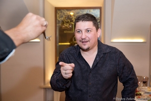 Фокусы сгибания вилки фото, фотограф на корпоратив