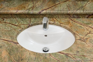 Столешница под мойку - мрамор Forest Green Интерьерный фотограф Дмитрий Фуфаев