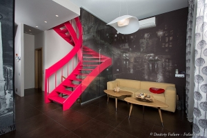 Лестница в интерьере, красная лестница, фотосъемка лестниц,
