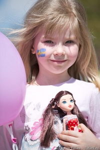 Портрет девочки на празднике фото , детский фотограф Дмитрий Фуфаев