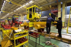 Конвейр Кировского завода фото, фотограф на производство