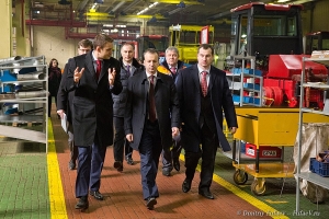 Александр Дворкович на Кировском заводе фото