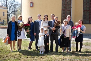 Венчание портрет с госрями возле храма фото