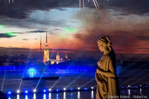 Ночной вид на Петропавловскую крепость Алые паруса 2014 фото, ночные виды города, высотный СПБ с крыши фото