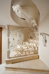 Тень от перил лестницы, фото лестницы в интерьере, фотограф в СПб