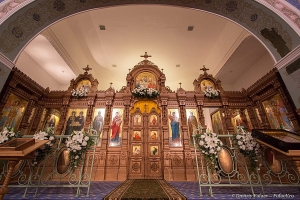 Иконостас храма преподобного Сергия Радонежского в Царском селе.  Фото Дмитрия Фуфаева