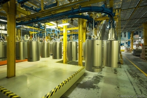 Современное производство водонагревателей. Цех завода Аристон. Фотограф Дмитрий Фуфаев.