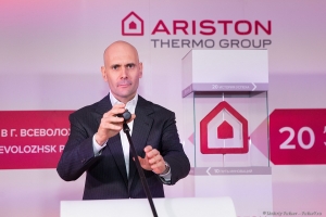 Речь г-на Мерлони фото на официальном мероприятии