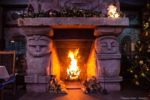 Камин в Касабланке. Фото с новогоднего корпоратива, фотограф на праздник Дмитрий