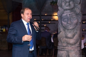 Новогоднее поздравление. Фотограф на корпоратив Дмитрий Фуфаев.