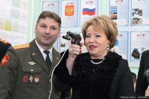 Валентина Ивановна Матвиенко в Суворовском училище. Фотокорреспондент Дмитрий Фуфаев.