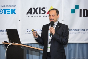 Яков Волкинд во время выступления на IP Форуме по безопасности в Санкт-Петербурге. Фотограф на мероприятие Дмитрий Фуфаев.