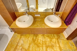 Фотосъемка коттеджа. Санузел. Пол из натурального камня. Фотограф интерьеров Дмитрий Фуфаев.