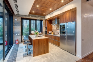 Кухня в коттедже. Фото интерьеров коттеджа. Фотосъемка интерьеров Дмитрий Фуфаев.