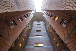 Архитектурная фотосъемка. Подъезд современного дома. Фотограф Дмитрий Фуфаев.