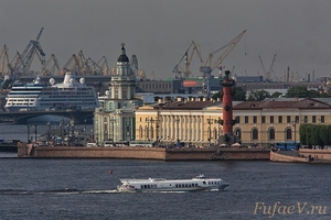 Вид на стрелку Васильевского острова. Архитектура Санкт-Петербурга.