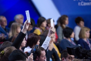 На  Пленарном заседании Медиафорума ОНФ .  Фотокорреспондент на деловое  мероприятие  Дмитрий Фуфаев.