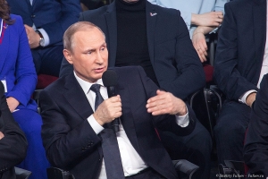 Выступление Президента России Владимира Путина. Пленарное заседание Медиафорума.  Фотокорреспондент на деловое  мероприятие  Дмитрий Фуфаев.