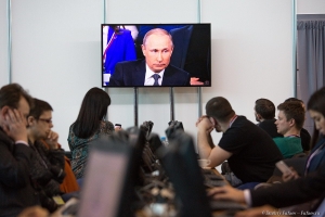 Выступление Президента России Владимира Путина. Пленарное заседание Медиафорума. Работа СМИ. Фотокорреспондент Дмитрий Фуфаев.