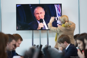 Пленарное заседание Медиафорума. Работа СМИ. Фотокорреспондент Дмитрий Фуфаев.