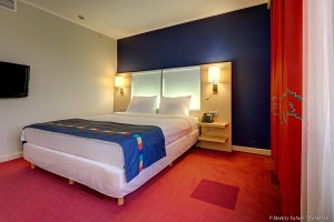 Спальня в номере отеля Парк инн Пулковская. Фотосъемка интерьеров Дмитрий Фуфаев.