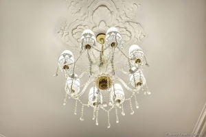 Элемент интерьера - люстра. Фотосъемка интерьеров, недвижимости - фотограф Дмитрий Фуфаев.