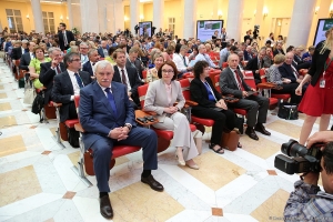 Губернатор Санкт-Петербурга Георгий Полтавченко и Председатель Центрального банка Российской Федерации (Банка России) Эльвира Набиуллина на Международном финансовом конгрессе в Петербурге. Фото Дмитрия Фуфаева.
