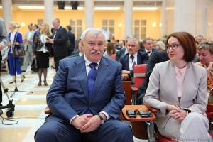 Губернатор Санкт-Петербурга Георгий Полтавченко и Председатель Центрального банка Российской Федерации (Банка России) Эльвира Набиуллина на Международном финансовом конгрессе в Петербурге. Фото Дмитрия Фуфаева.