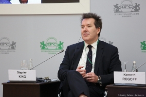 Спикер Международного финансового форума Стивен Кинг ведущий экономист компании HSBC - одной из крупнейших мировых финансовых организаций. Фотограф на деловое мероприятие Дмитрий Фуфаев.