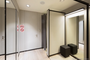 Фотосъемка дверей в интерьере магазина. Фотограф Дмитрий Фуфаев.