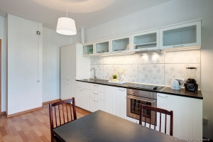 Белая кухня. Фотосъемка интерьеров и недвижимости. Фотограф Дмитрий Фуфаев.