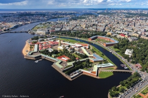 Санкт-Петербург. Петропавловская крепость с птичьего полета. Фотосъемка с вертолета. Фото: Дмитрий Фуфаев
