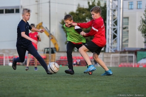 Игра в футбол. Тренировка детской группы. Фото Дмитрия Фуфаева.