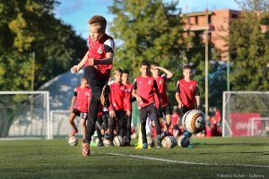 Работа с мячом в детской группе. Спортивный фотограф Дмитрий Фуфаев.