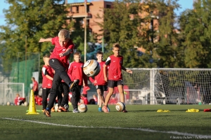 Тренировка в детской группе ФК Локомотив. Фото Дмитрия Фуфаева.