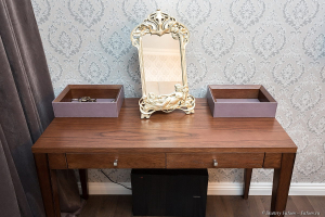 Столик с коробочками. Дизайнерская мебель. Фотосъемка мебели в Санкт-Петербурге. Фотограф Дмитрий Фуфаев.