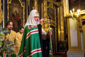 Патриарх Кирилл в Никольском соборе. Благословение Святейшего Патриарха.  Фотограф Дмитрий Фуфаев.