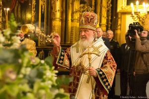 Благословение Патриарха. Портрет Патриарха Московского и всея Руси Кирилла во время престольного праздника в Николо - Богоявленском соборе Санкт-Петербурга 19 декабря 2016г.