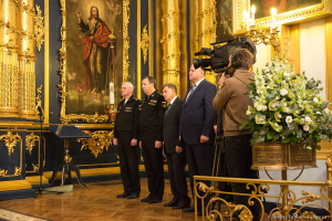 Божественная Литургия в Никольском соборе 19.12.16г. В храме присутствовали полномочный представитель Президента РФ в Северо-Западном федеральном округе Н.Н. Цуканов, председатель Законодательного собрания Санкт-Петербурга В.С. Макаров, вице-губернатор Санкт-Петербурга И.Н. Албин, заместитель главнокомандующего Военно-морским флотом РФ вице-адмирал А.Н. Федотенков, помощник главнокомандующего Военно-морским флотом по работе с личным составом капитан первого ранга С.П. Павлов. Фото: Дмитрий Фуфаев.