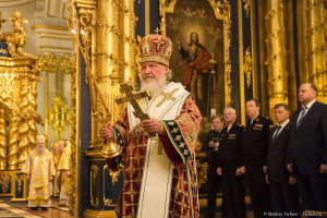 Патриарх во время Божественной Литургии в Никольском соборе в день прославления святителя Николая Чудотворца. Фотограф Дмитрий Фуфаев.