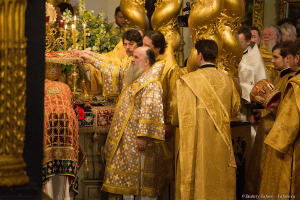 Молитва Патриарха Кирилла у Престола в праздник Николая Чудотворца. Фотограф: Дмитрий Фуфаев.