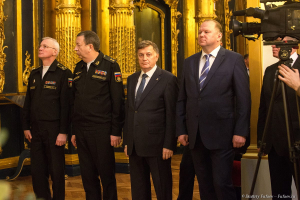 Почетные гости во время праздничного Богослужения в Никольском соборе: полпред президента РФ в СЗФО Николай Цуканов, вице-губернатор Игорь Албин, спикер Заксобрания Вячеслав Макаров, заместитель главкома ВМФ РФ вице-адмирал Александр Федотенков, помощник главкома ВМФ по работе с личным составом капитан I ранга Сергей Павлов.  Фотограф Дмитрий Фуфаев.