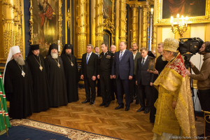 Духовенство Санкт-Петербургской епархии, митрополит Варсонофий, настоятель Никольского собора, почетные гости. Фотограф Дмитрий Фуфаев.